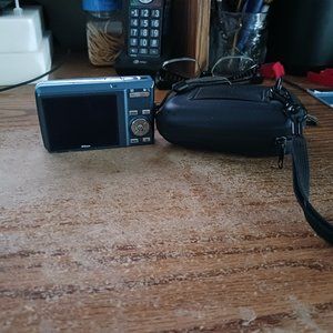 nikon camera s550 with batterys and charger